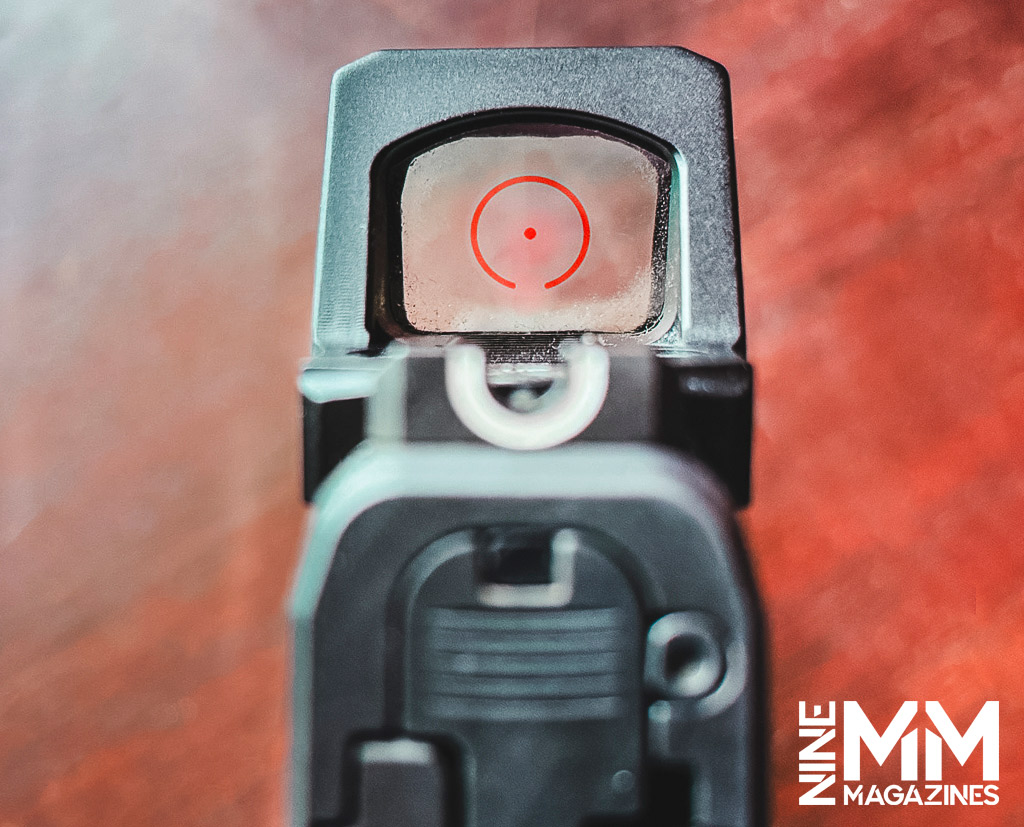 a photo of the Mepro MPO-S red dot features