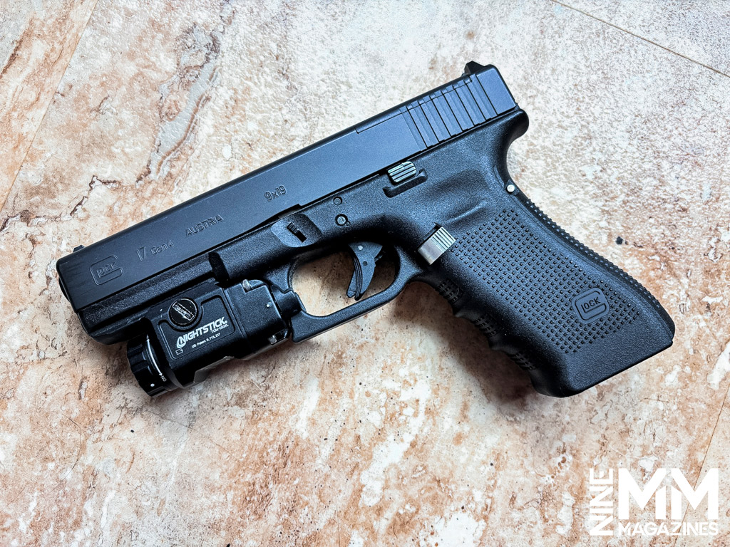 a photo of a Nightstick TCM-550XL mounted on a glock 17